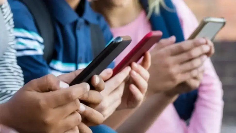 Fransiyada 15 yoshdan kichik bolalarga ijtimoiy tarmoqlar taqiqlandi