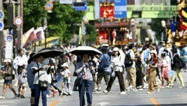 Yaponiya aholisi bir yil ichida deyarli bir million nafarga kamaydi