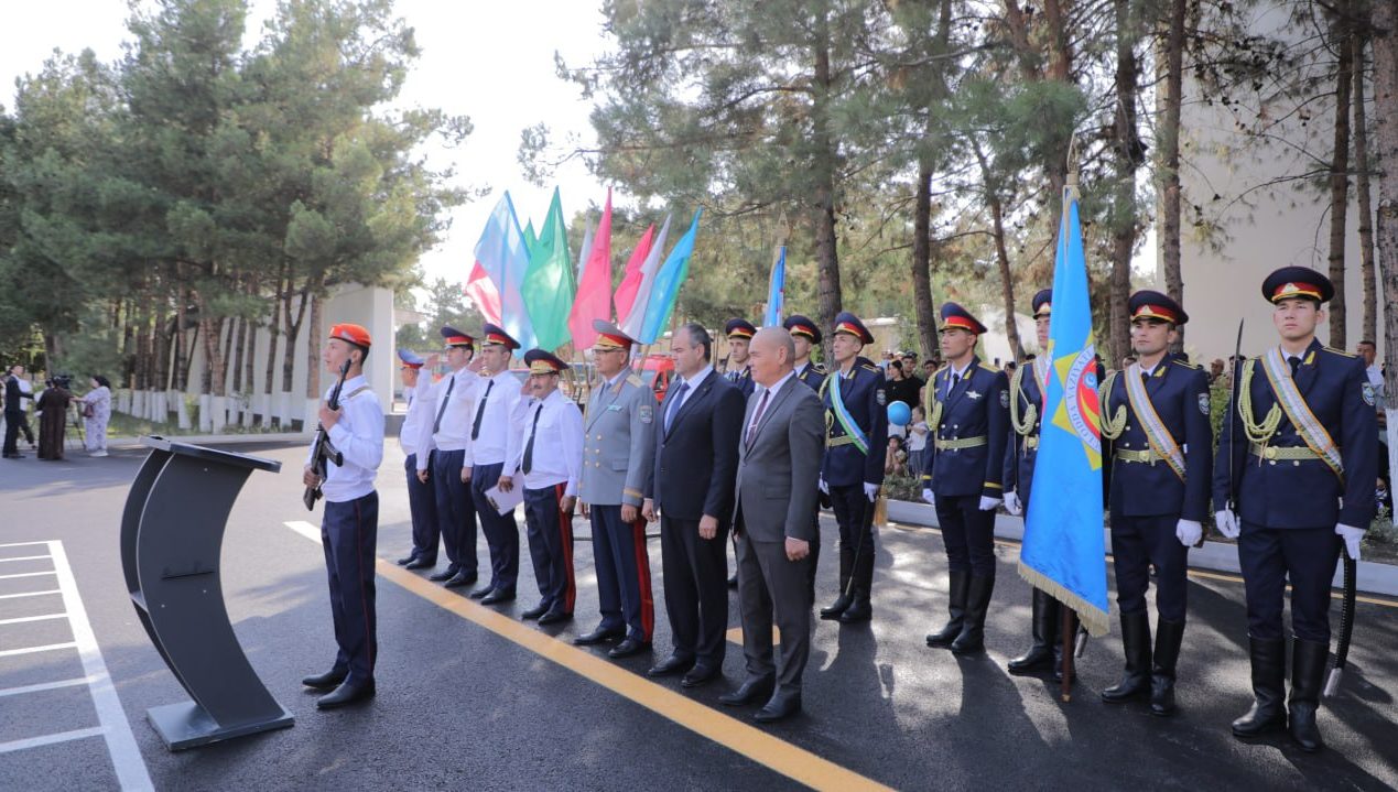 Akmal Saidov Favqulodda vaziyatlar vazirligi Akademiyasi kursantlarining Vatanga qasamyod marosimida ishtirok etdi