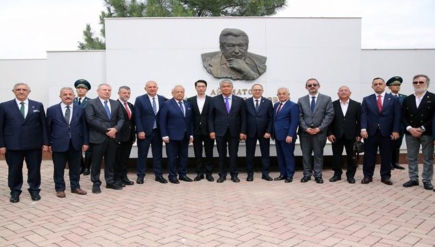 В Бишкеке открылся форум «Айтматов — будущее тюркского мира»