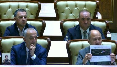 Lotin yozuviga asoslangan oʻzbek alifbosini takomillashtirishga qaratilgan qonun maʼqullandi