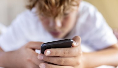 O‘smirlarda internetga qaramlik giyohvand moddalarga qaramlik bilan tenglashtirildi