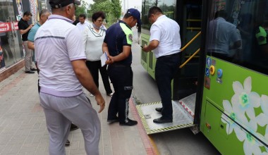 Қаршидаги “тўсиқсиз муҳит” ҳолати мониторинг қилинди