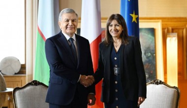 The President of Uzbekistan meets with the Mayor of Paris