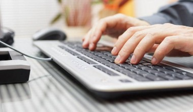 Меҳнатни ташкил қилишда масофадан туриб ишлаш қандай афзалликларга эга?