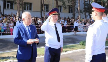 Академия битирувчиларига диплом ва ҳарбий унвон топширилди