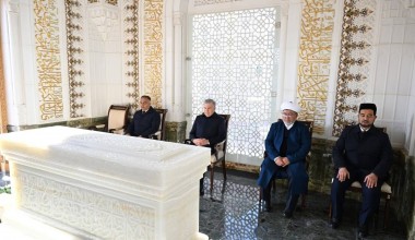 The memory of the first President honored