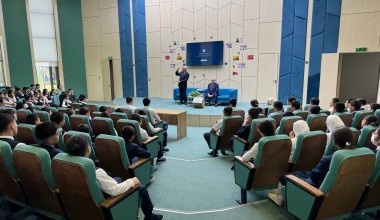 Нурафшон шаҳридаги Президент мактабида таниқли академиклар билан учрашув бўлди