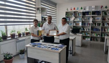 Buxoro axborot-kutubxona markaziga inson huquqlariga oid yangi adabiyotlar topshirildi