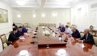 Первый заместитель Спикера Законодательной палаты Олий Мажлиса Акмал Саидов встретился с  членами делегации межпарламентской группы дружбы Сената Франции «Франция - Центральная Азия» во главе с ее председателем Эрве Морей, прибывших в нашу страну для участия в качестве международных наблюдателей в предстоящих досрочных выборах Президента Республики Узбекистан.