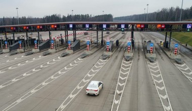 Пулли йўллар қуришга фақат муқобил бепул йўл мавжуд бўлганда рухсат берилади