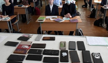 Швеция мактабларида болаларнинг мобил телефонлардан фойдаланиши бутунлай тақиқланади