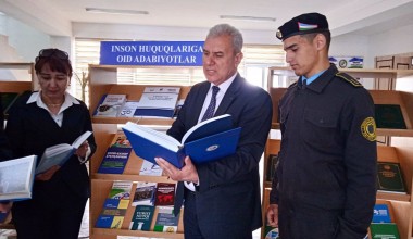 Buxoro viloyati axborot-kutubxona markaziga noyob huquqiy adabiyotlar topshirildi